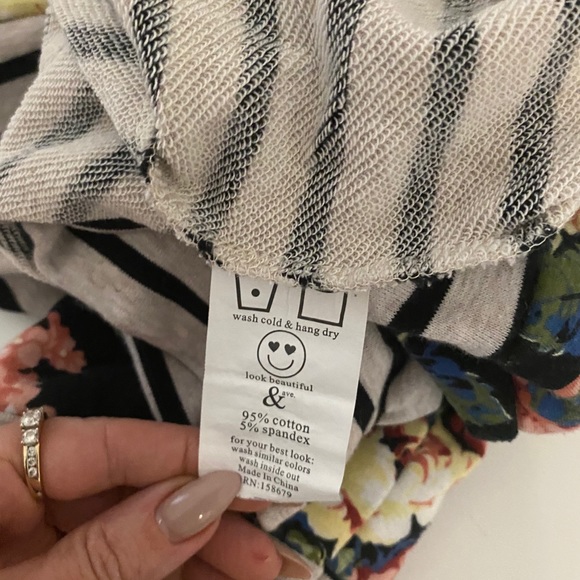 Mindy Maes Market Crew Neck Sweatshirt - Picture 5 of 6